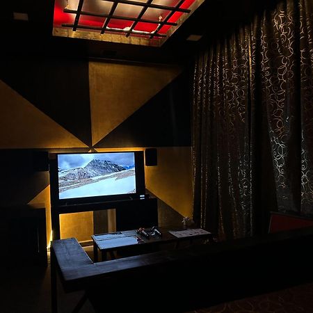 באקו Cinema Plaza Hotel מראה חיצוני תמונה