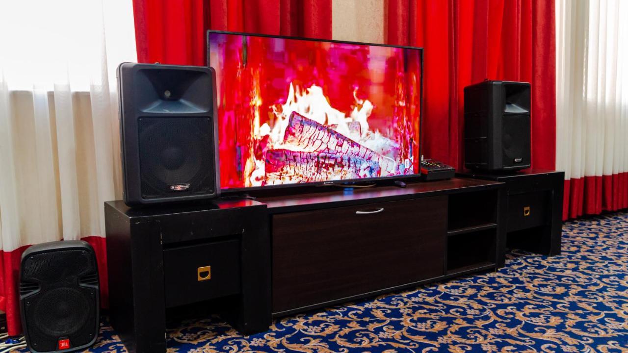 באקו Cinema Plaza Hotel מראה חיצוני תמונה