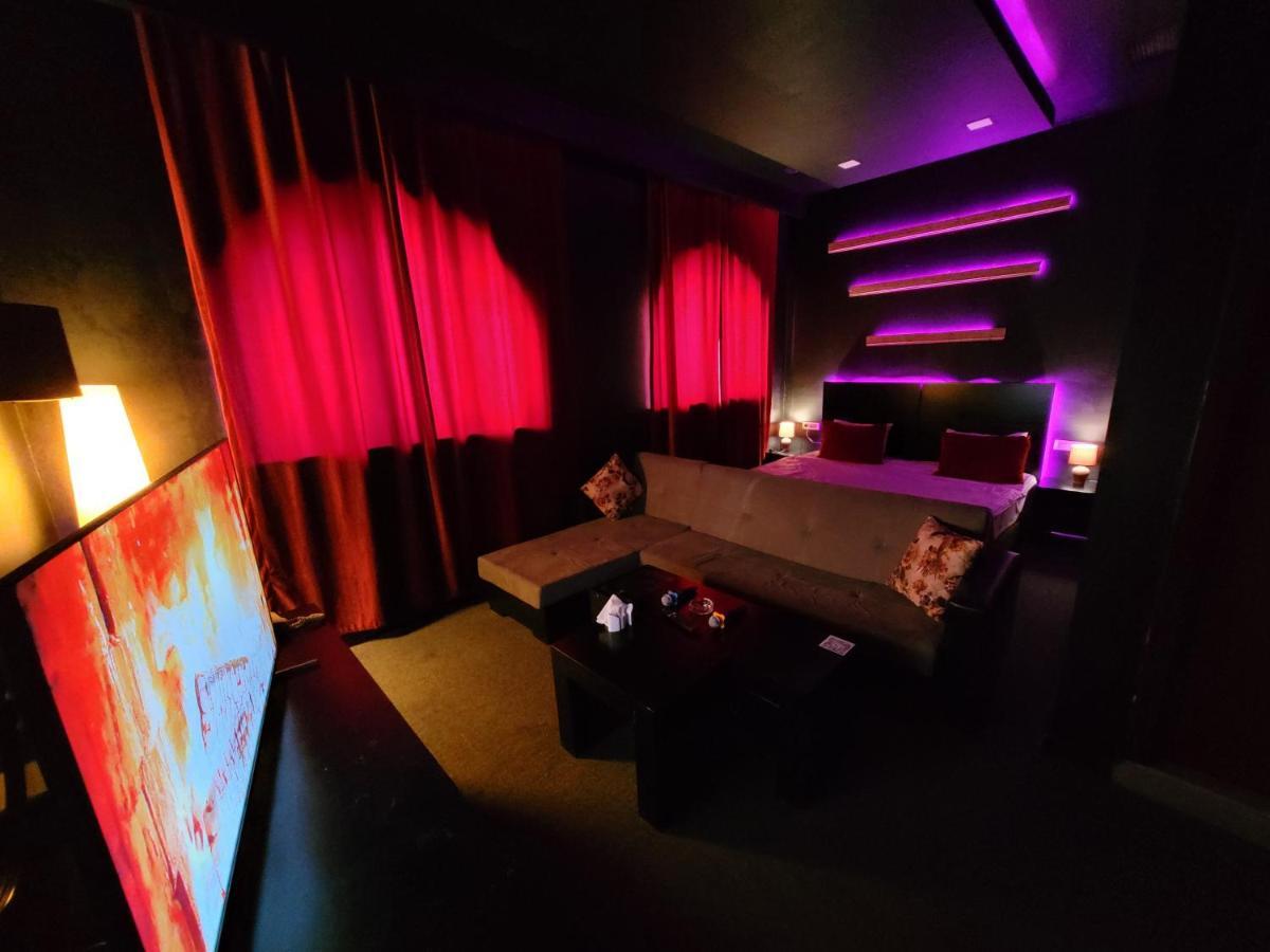 באקו Cinema Plaza Hotel מראה חיצוני תמונה