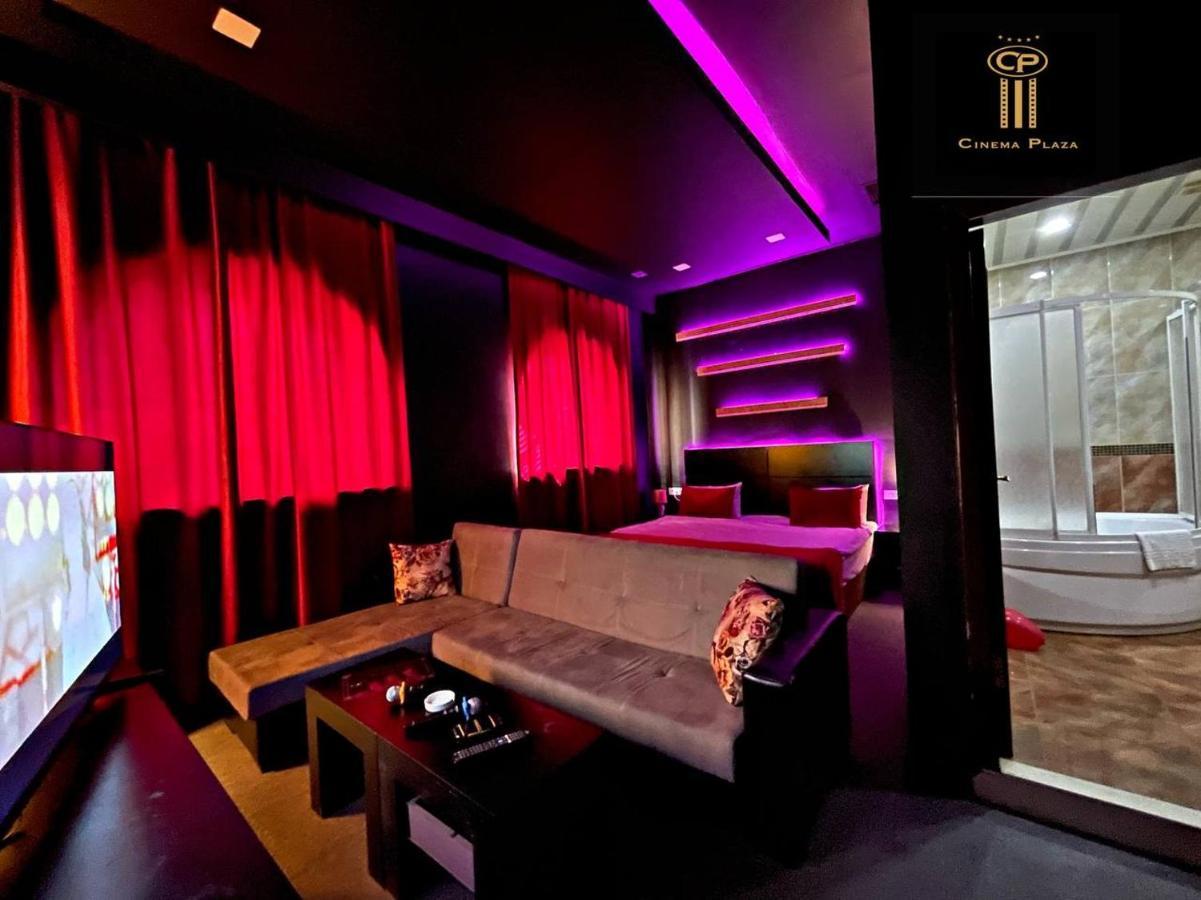 באקו Cinema Plaza Hotel מראה חיצוני תמונה
