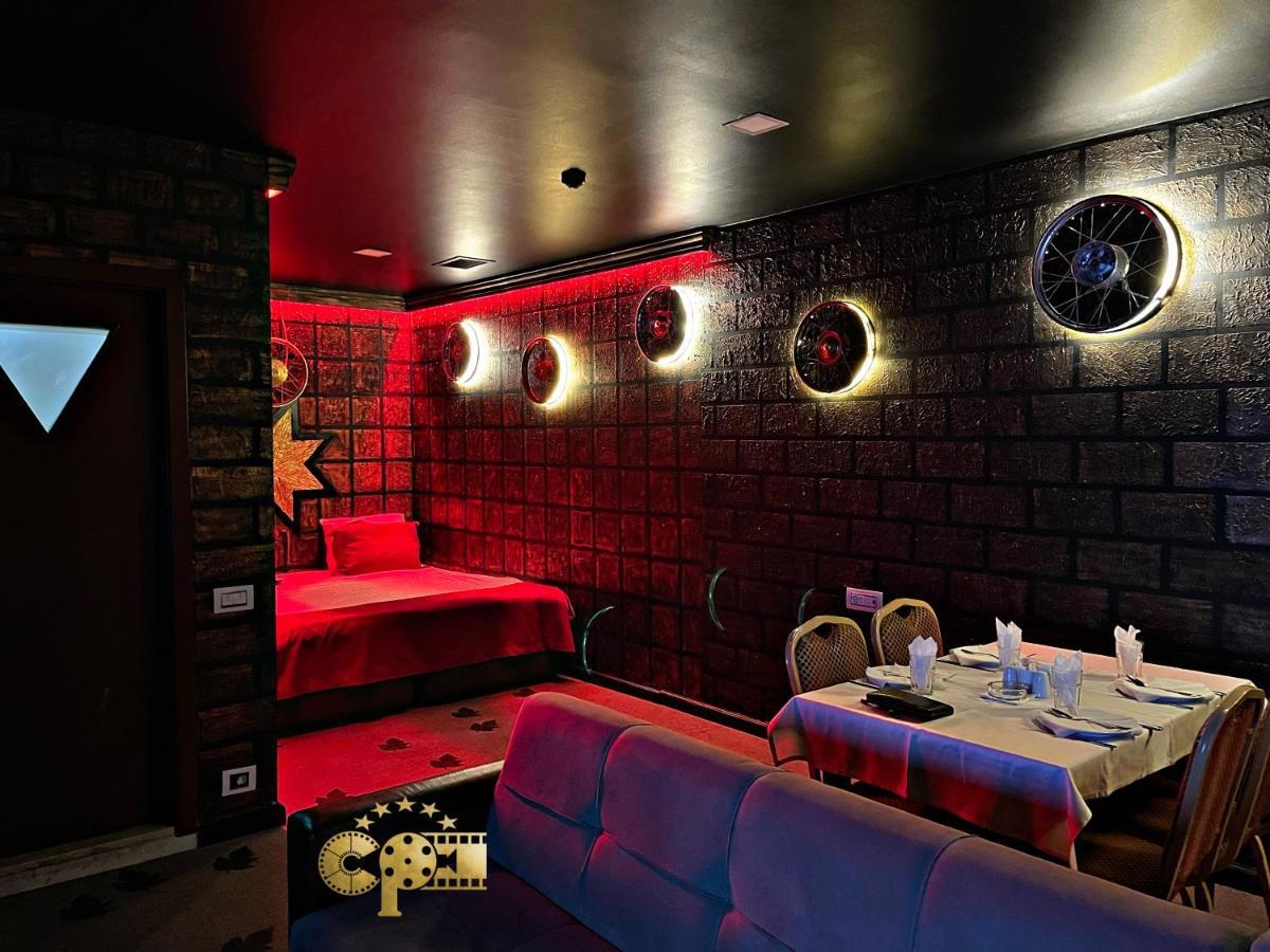 באקו Cinema Plaza Hotel מראה חיצוני תמונה