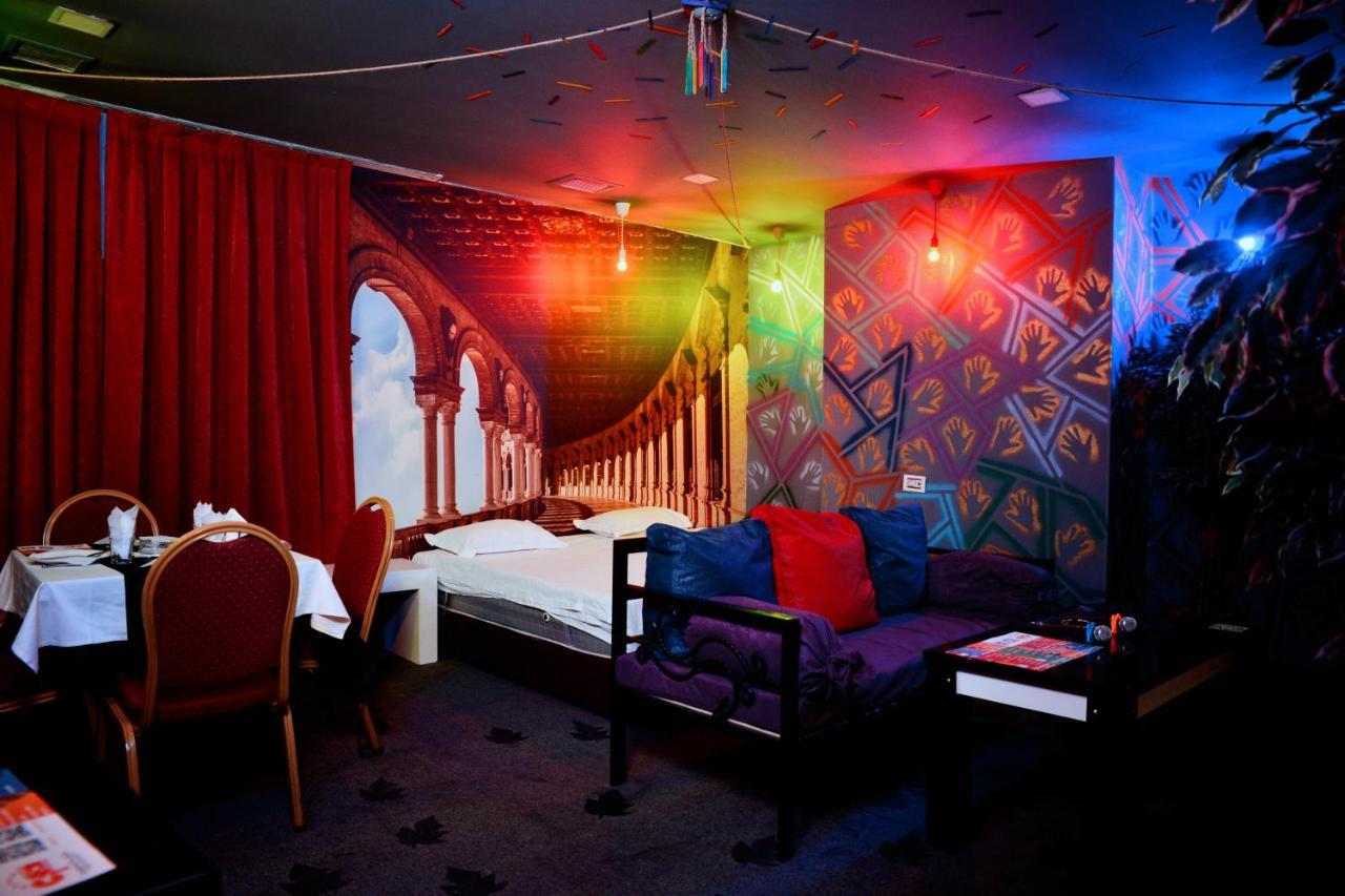 באקו Cinema Plaza Hotel מראה חיצוני תמונה