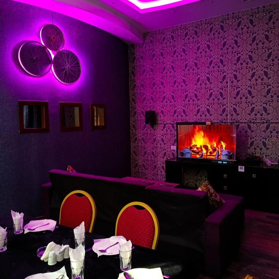 באקו Cinema Plaza Hotel מראה חיצוני תמונה