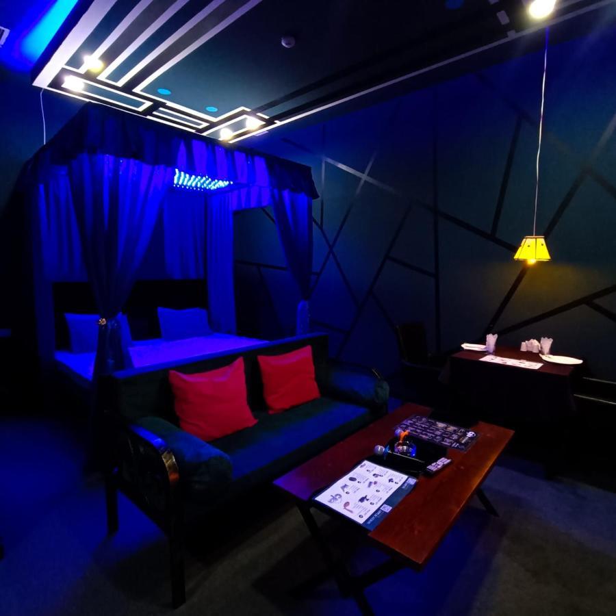 באקו Cinema Plaza Hotel מראה חיצוני תמונה