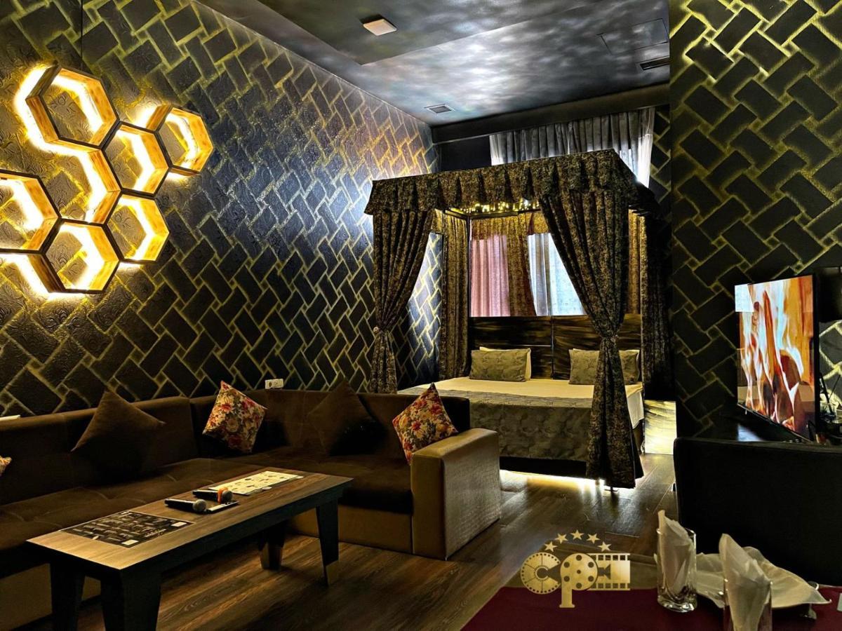 באקו Cinema Plaza Hotel מראה חיצוני תמונה