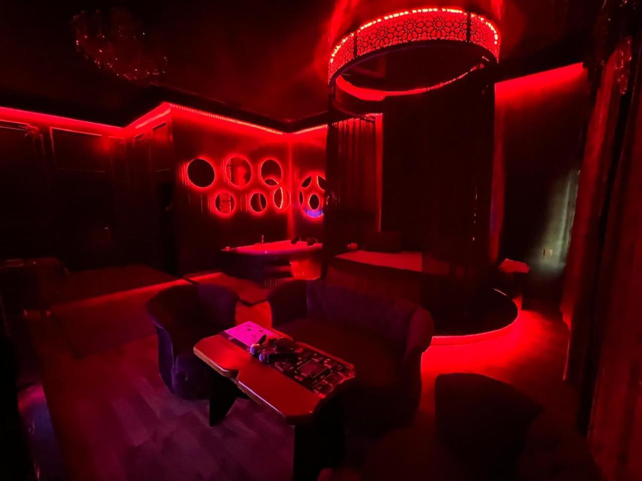 באקו Cinema Plaza Hotel מראה חיצוני תמונה