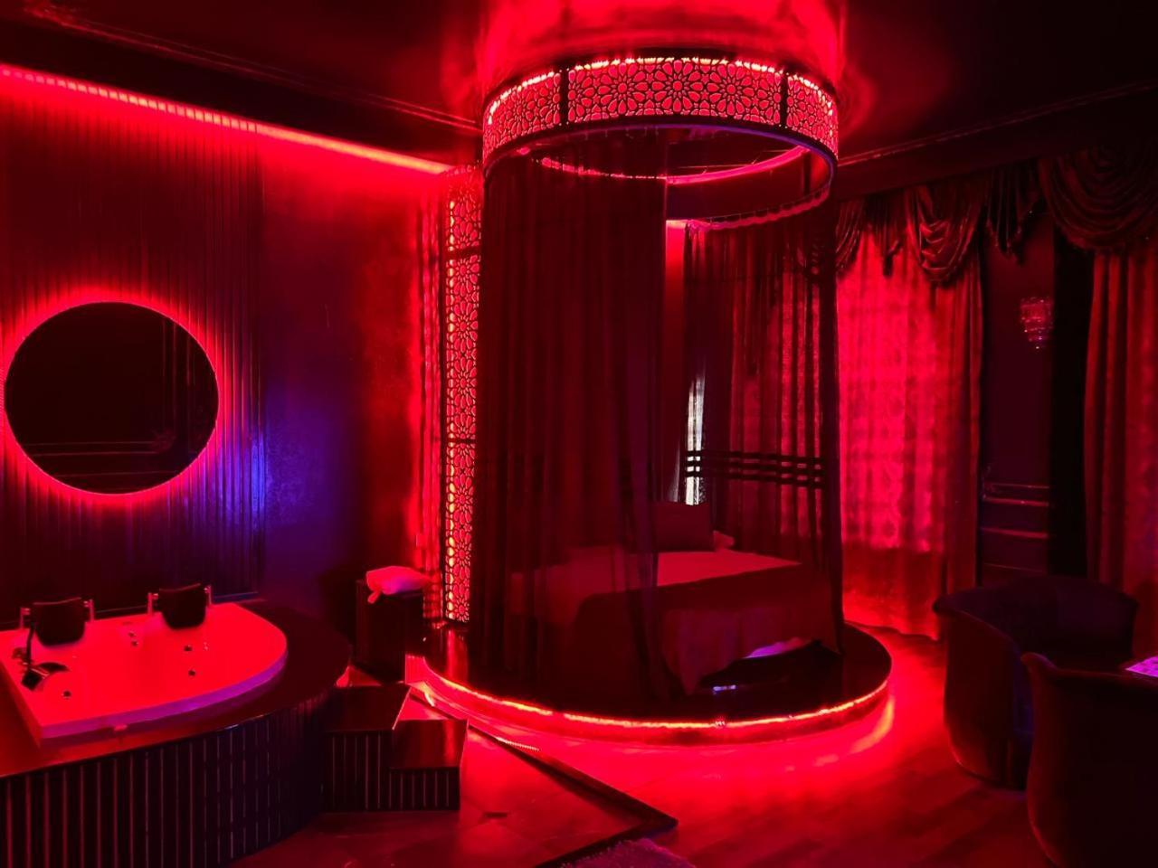 באקו Cinema Plaza Hotel מראה חיצוני תמונה