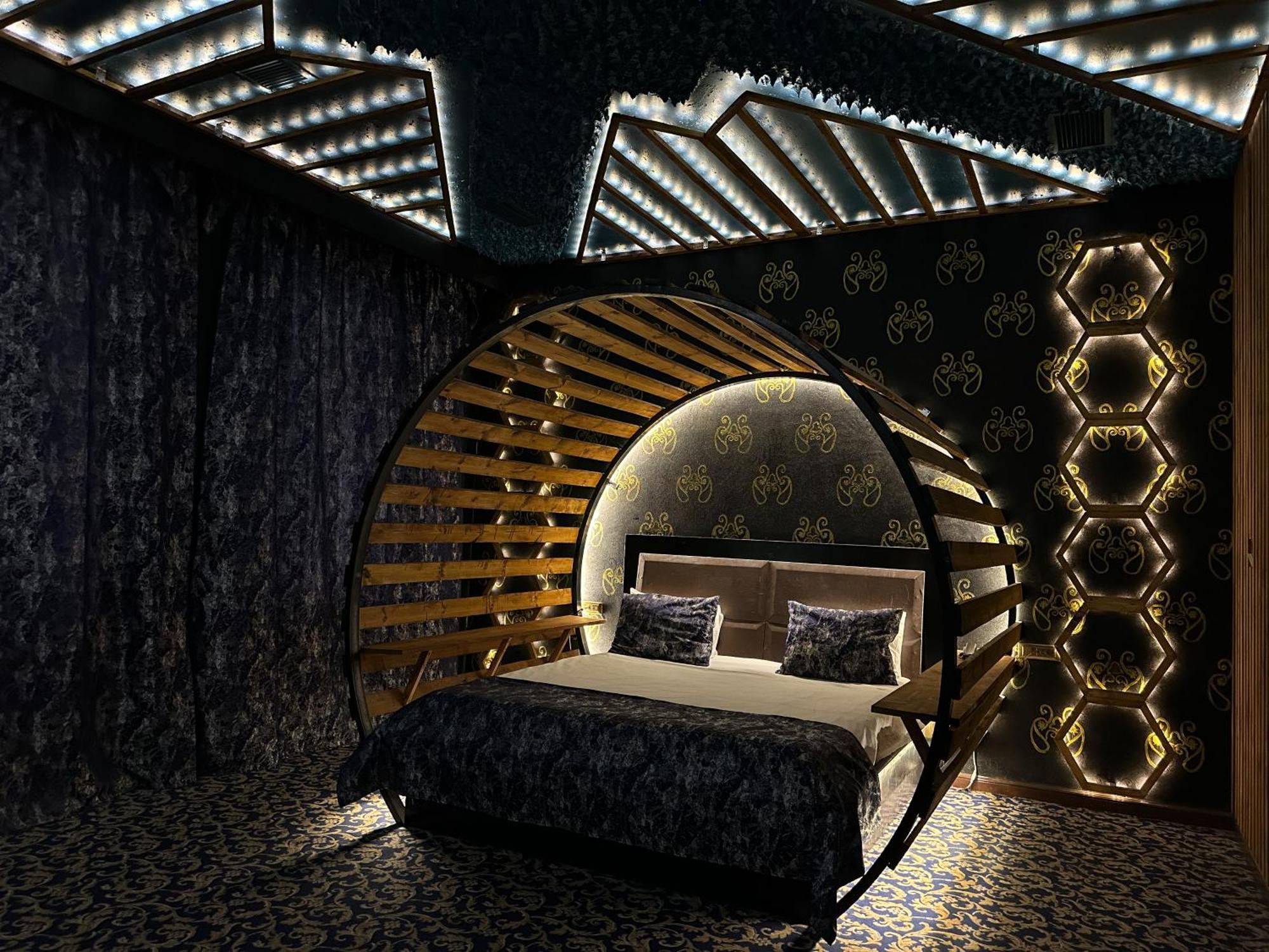 באקו Cinema Plaza Hotel מראה חיצוני תמונה