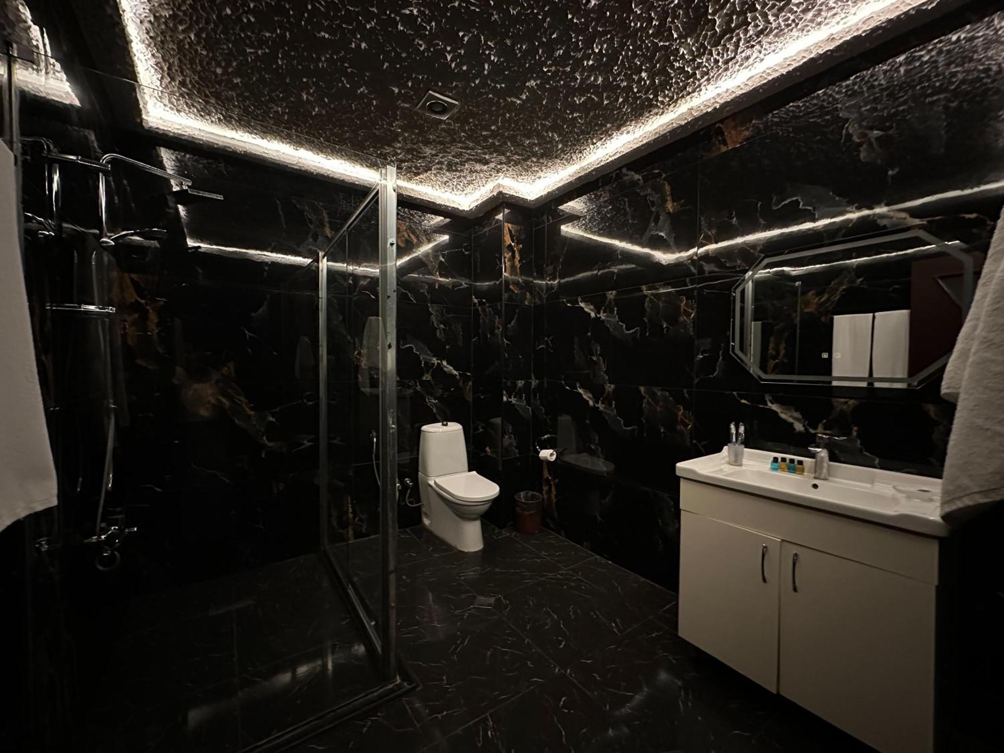 באקו Cinema Plaza Hotel מראה חיצוני תמונה
