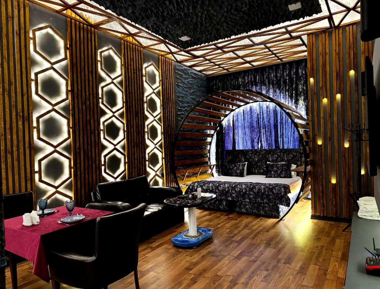 באקו Cinema Plaza Hotel מראה חיצוני תמונה